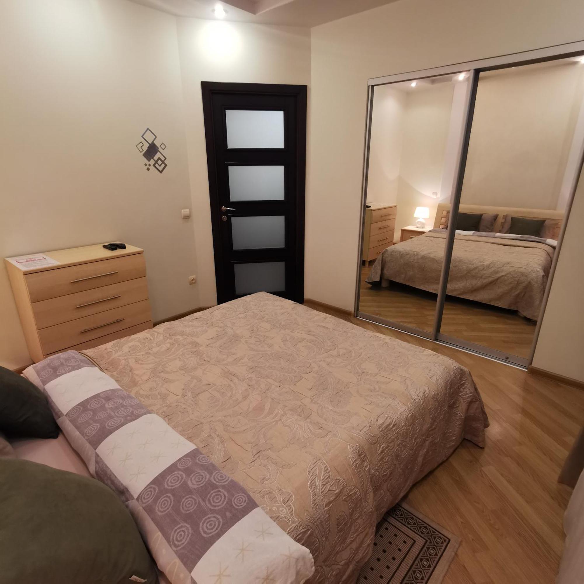 Big Apartment In Rivne Center Exteriör bild
