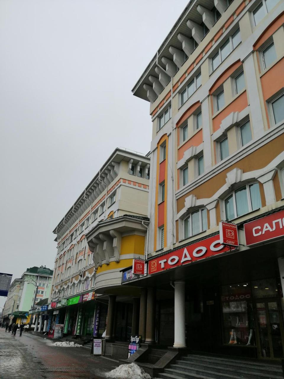 Big Apartment In Rivne Center Exteriör bild